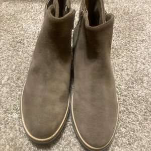 Clarks Collection Olive/Dark Brown Booties